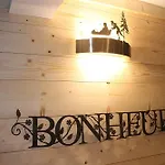 Les Moineaux Hotel