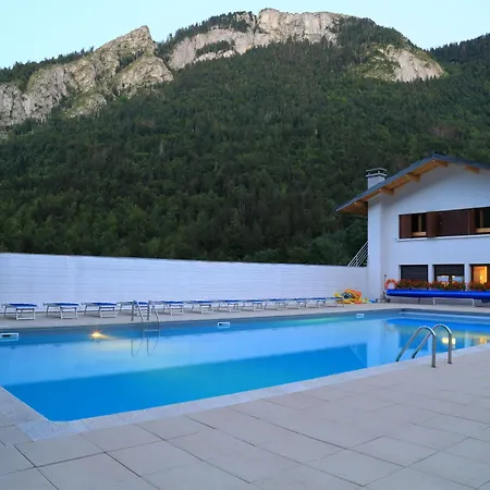 Les Moineaux Hotel