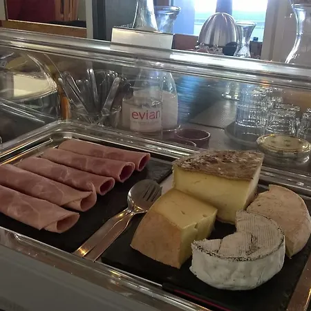 Отель Les Moineaux 2*